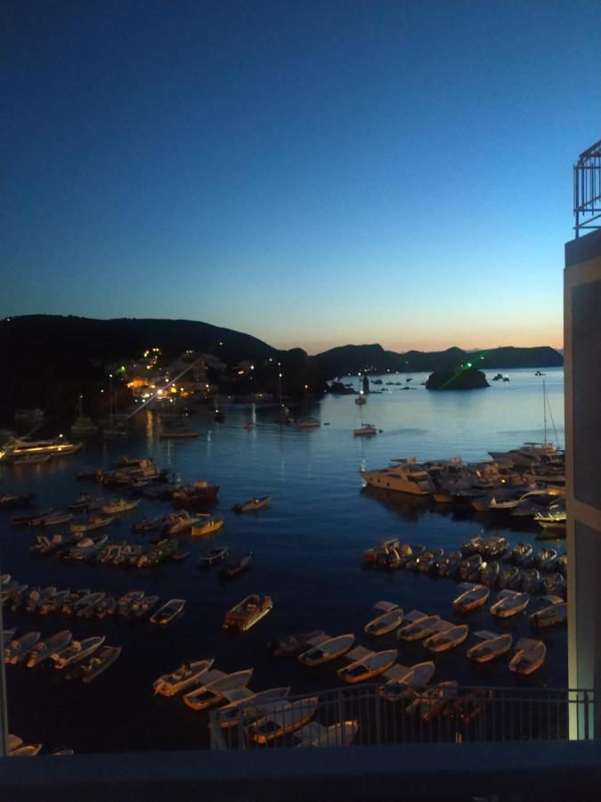 Hotel La Baia 폰차 외부 사진