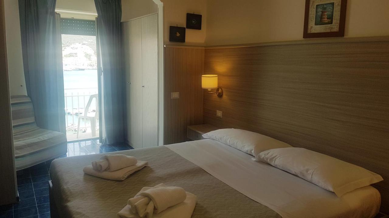 Hotel La Baia 폰차 외부 사진
