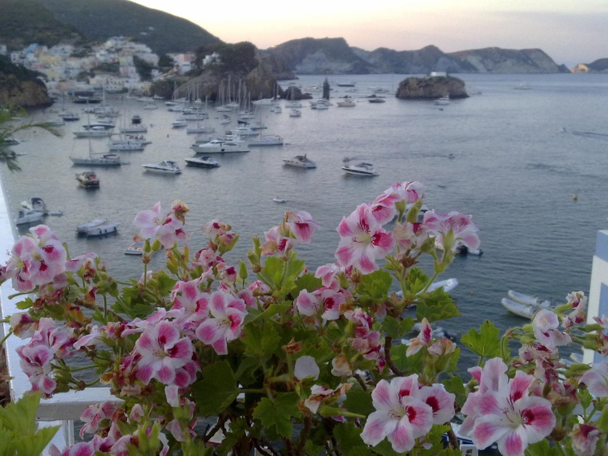 Hotel La Baia 폰차 외부 사진